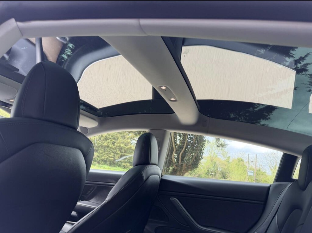 Tesla · Panoramic Glass Roof
